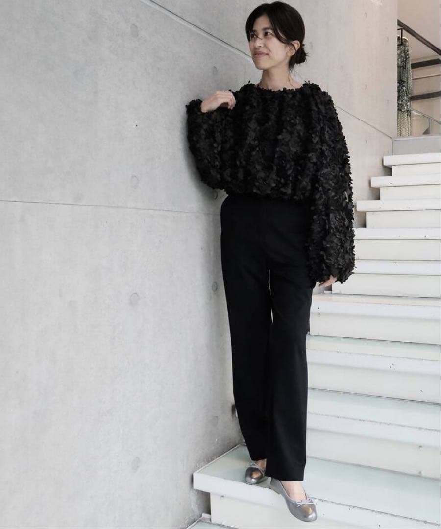 新品同様定価3.5万　メゾンイエナフラワーブラウス