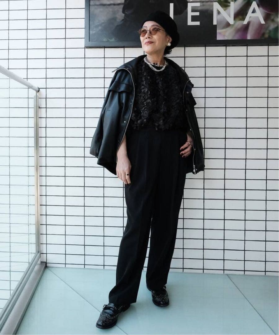 新品同様定価3.5万　メゾンイエナフラワーブラウス