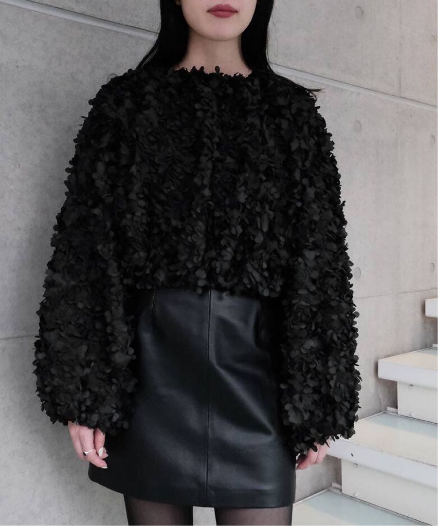 新品同様定価3.5万　メゾンイエナフラワーブラウス