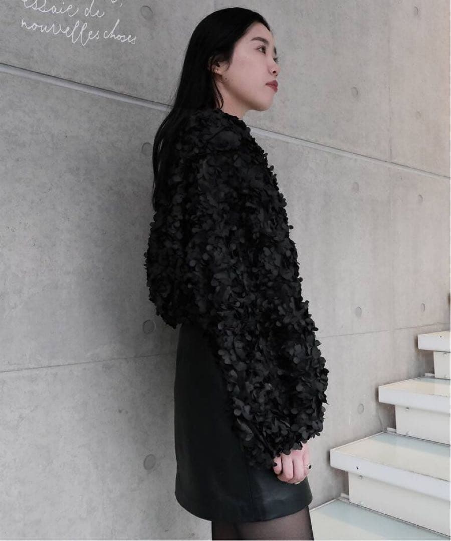 新品同様定価3.5万　メゾンイエナフラワーブラウス