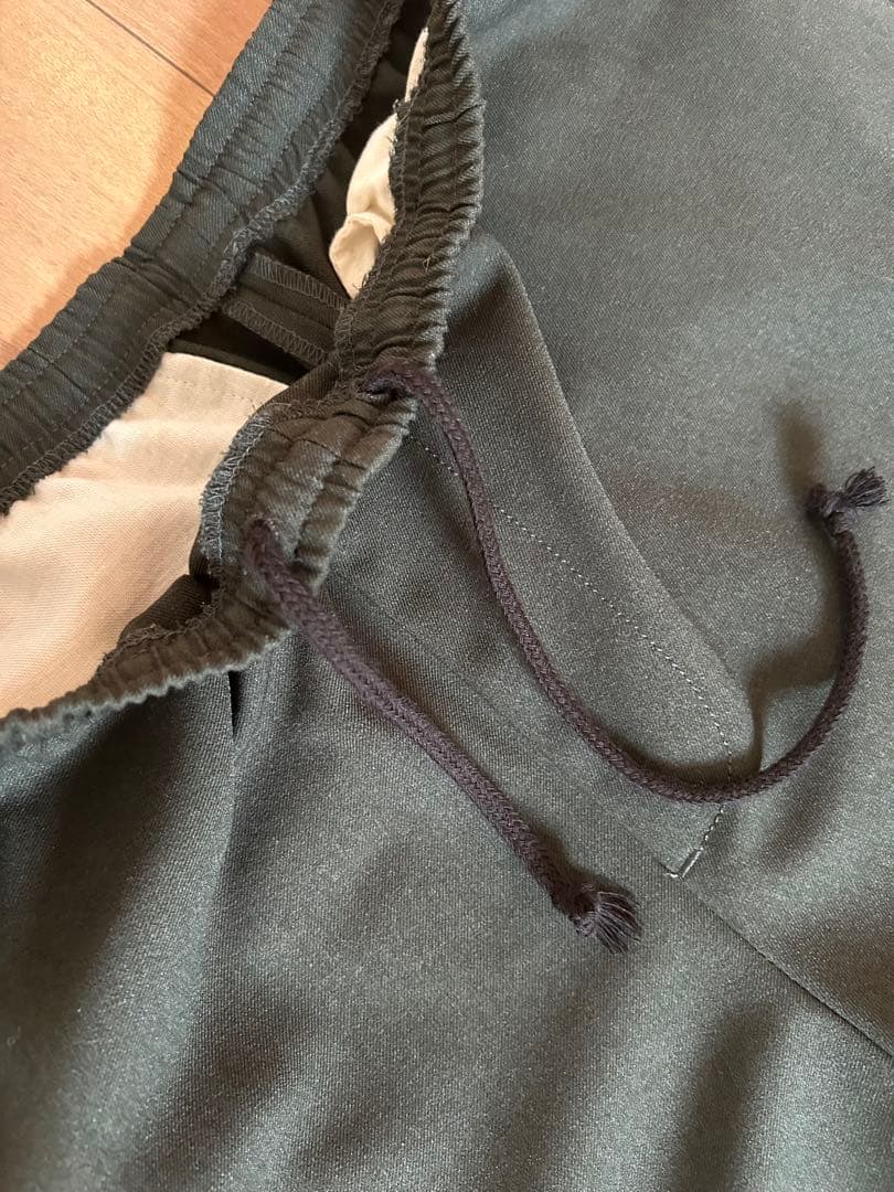 kaja ダークグリーン シャーリングトラウザーズ