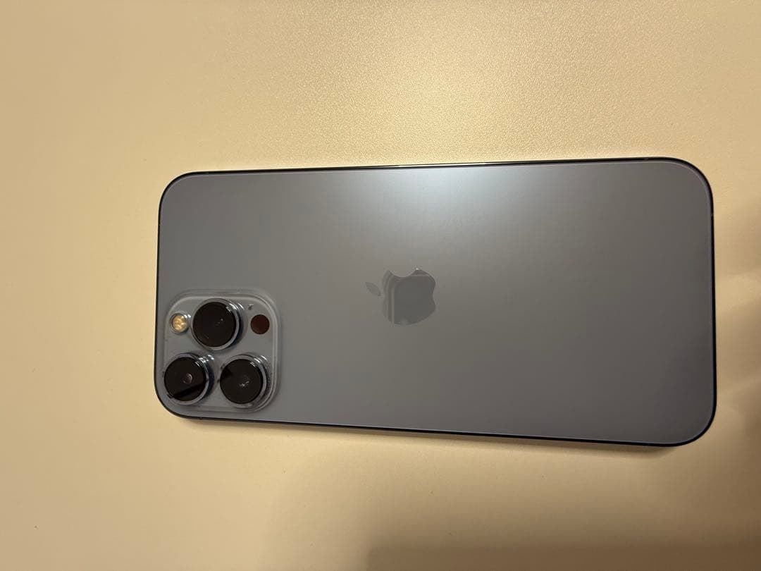 Yoshi様Apple iPhone 13 Pro MAX 美品　室内でのみ使用