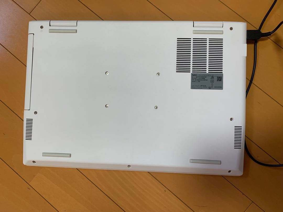 ホワイトノートPC 15.6インチ