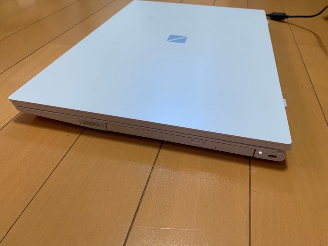 ホワイトノートPC 15.6インチ