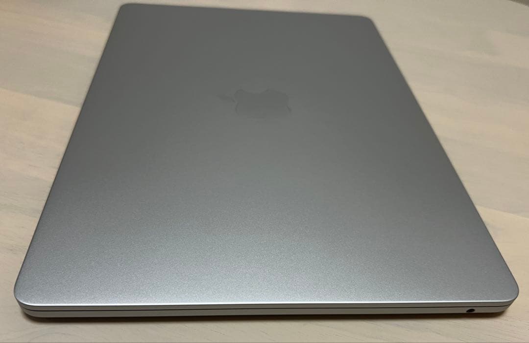 M4 MacBookAir 16GB/256GB シルバー整備品【充放電15回】