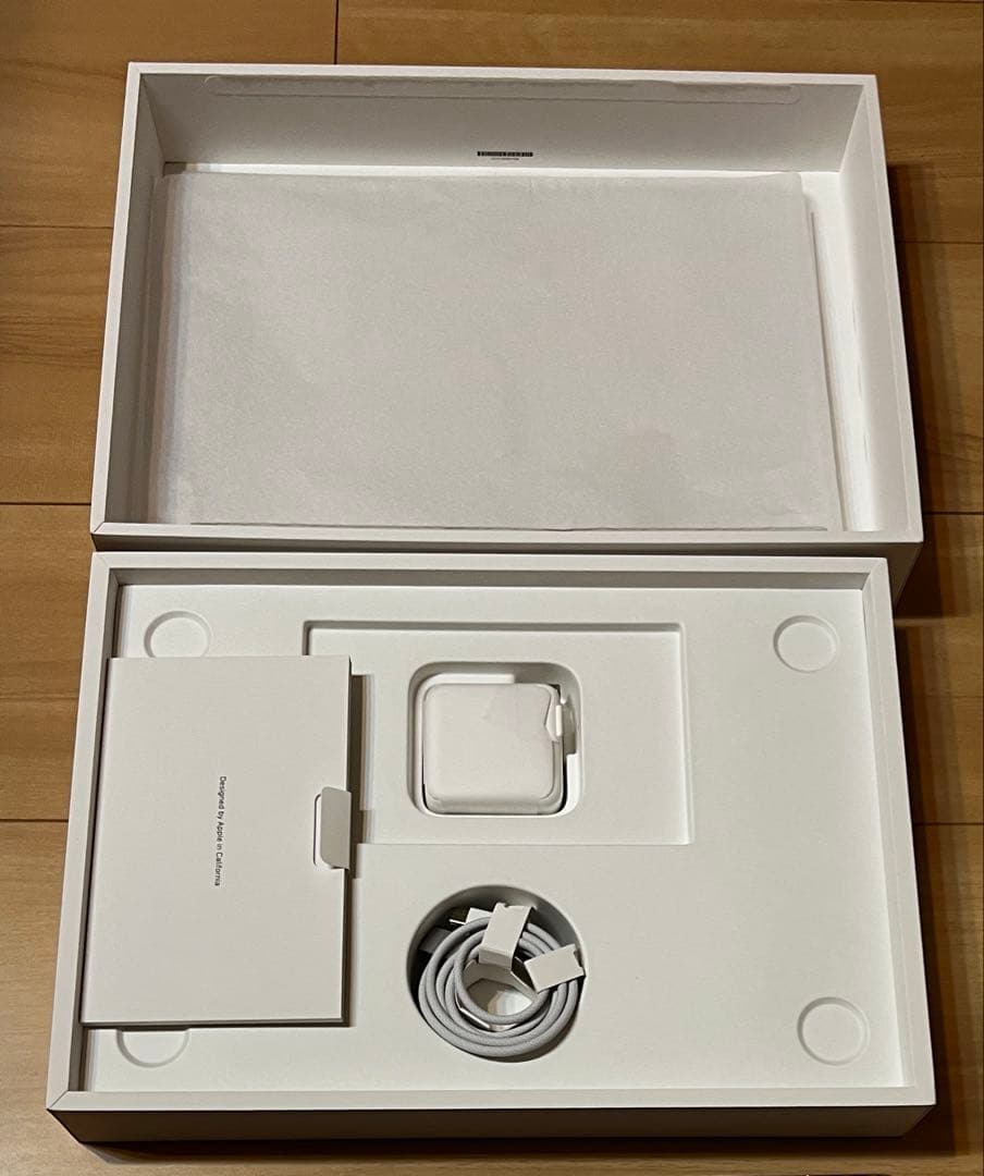 M4 MacBookAir 16GB/256GB シルバー整備品【充放電15回】