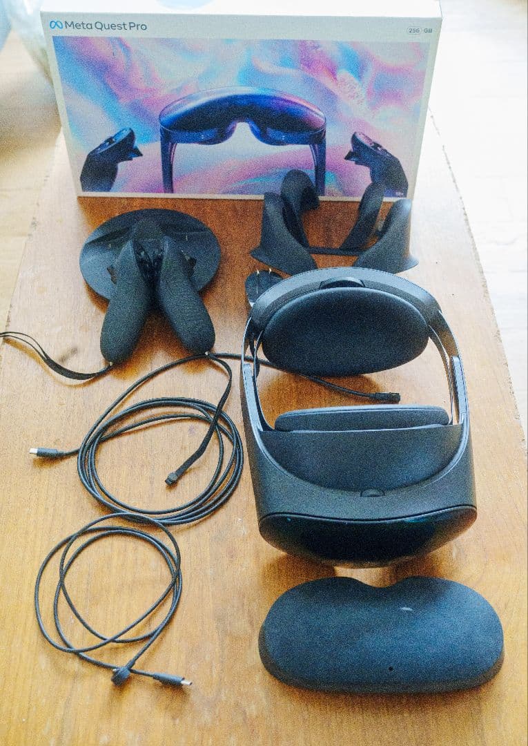  Quest Pro ヘッドセット