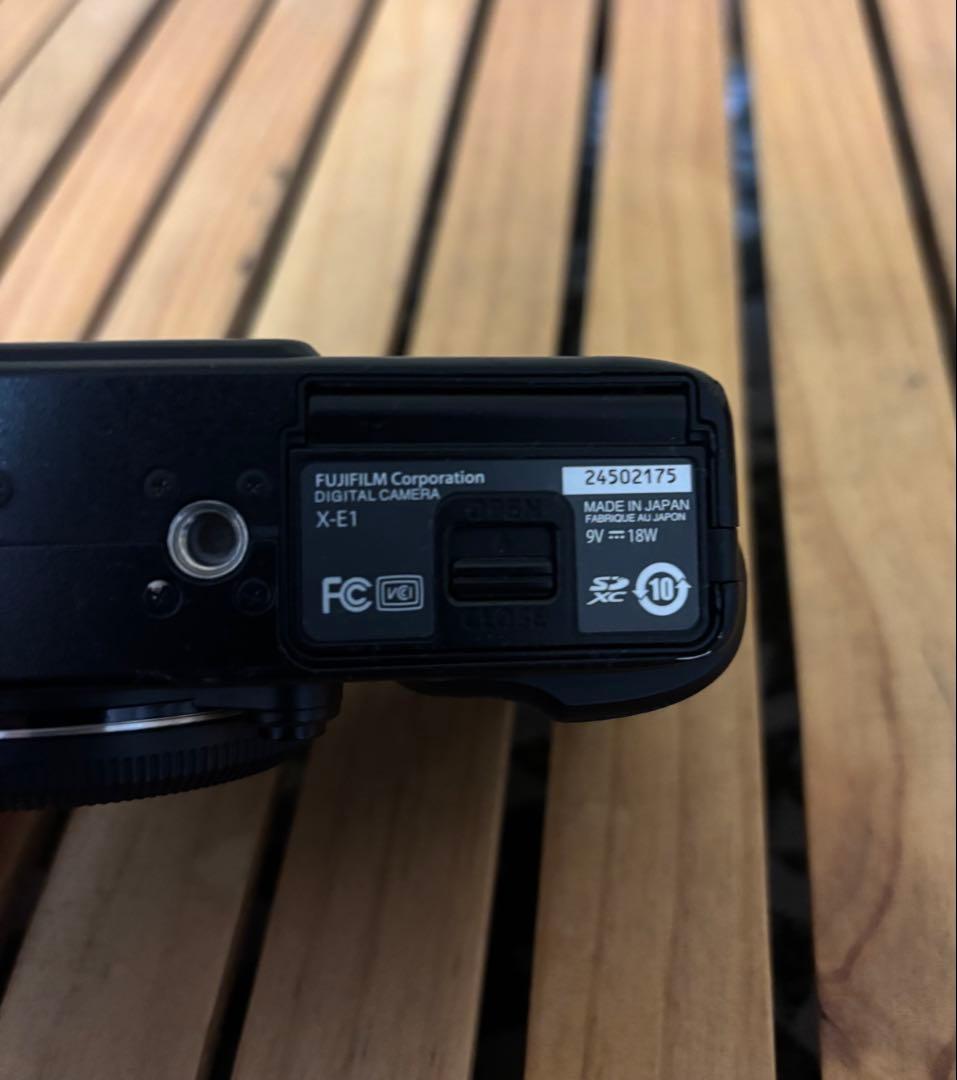 Fujifilm X-E1 pergear25mmf1.8レンズ付き