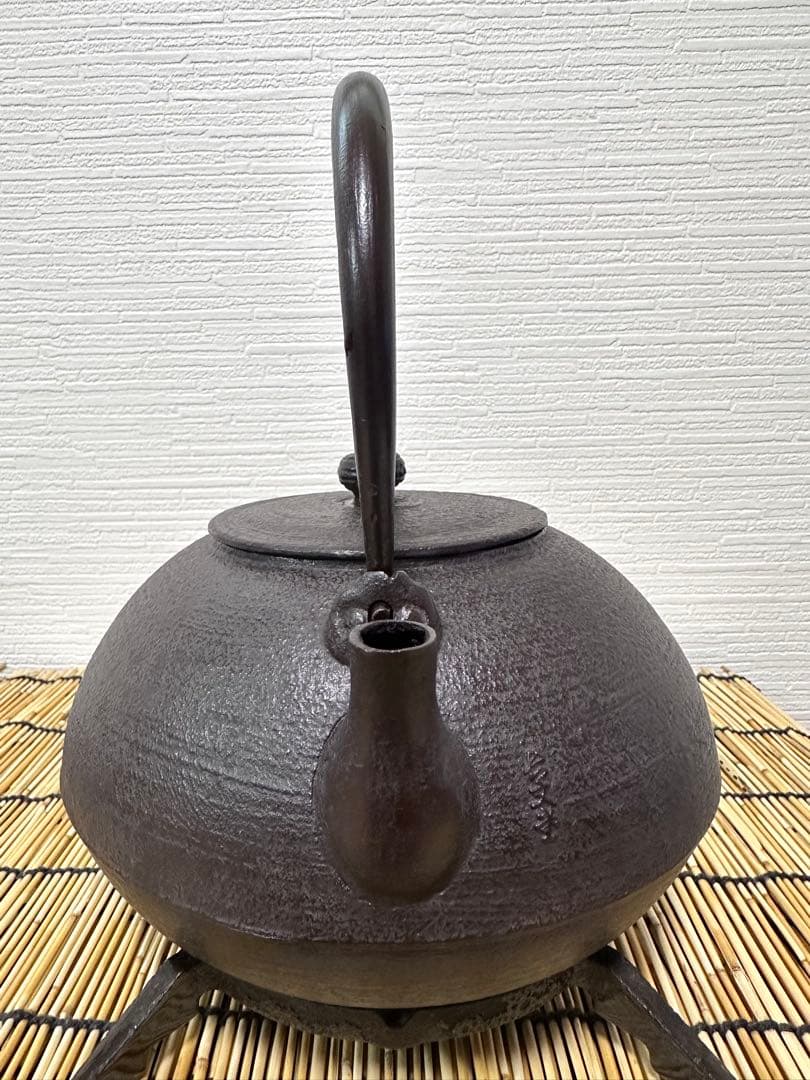 未使用、保管品　南部長文堂　長谷川 光昭造　駒形糸目　南部鉄瓶　南部鉄器　鉄瓶