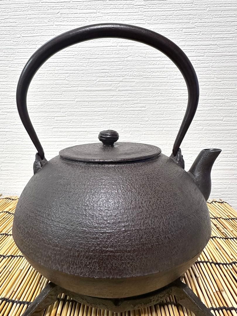 未使用、保管品　南部長文堂　長谷川 光昭造　駒形糸目　南部鉄瓶　南部鉄器　鉄瓶