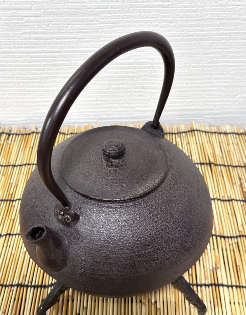 未使用、保管品　南部長文堂　長谷川 光昭造　駒形糸目　南部鉄瓶　南部鉄器　鉄瓶