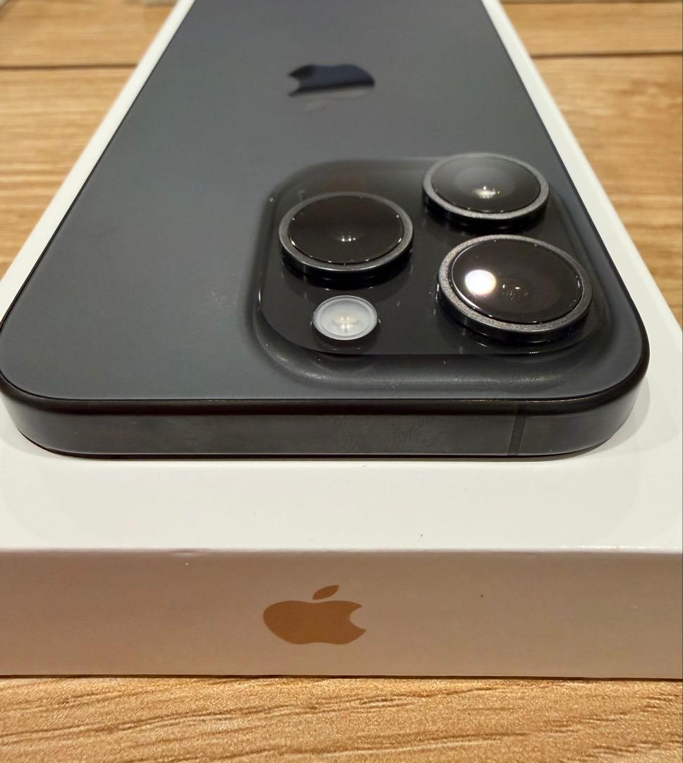 Apple iPhone 15 Pro スペースブラック