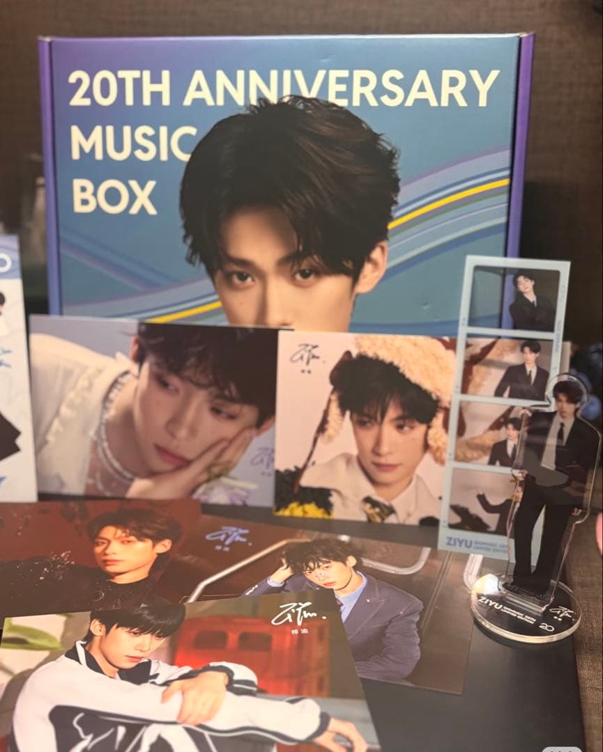 梓渝 QQ MUSIC 20th x 4 セット(4箱)