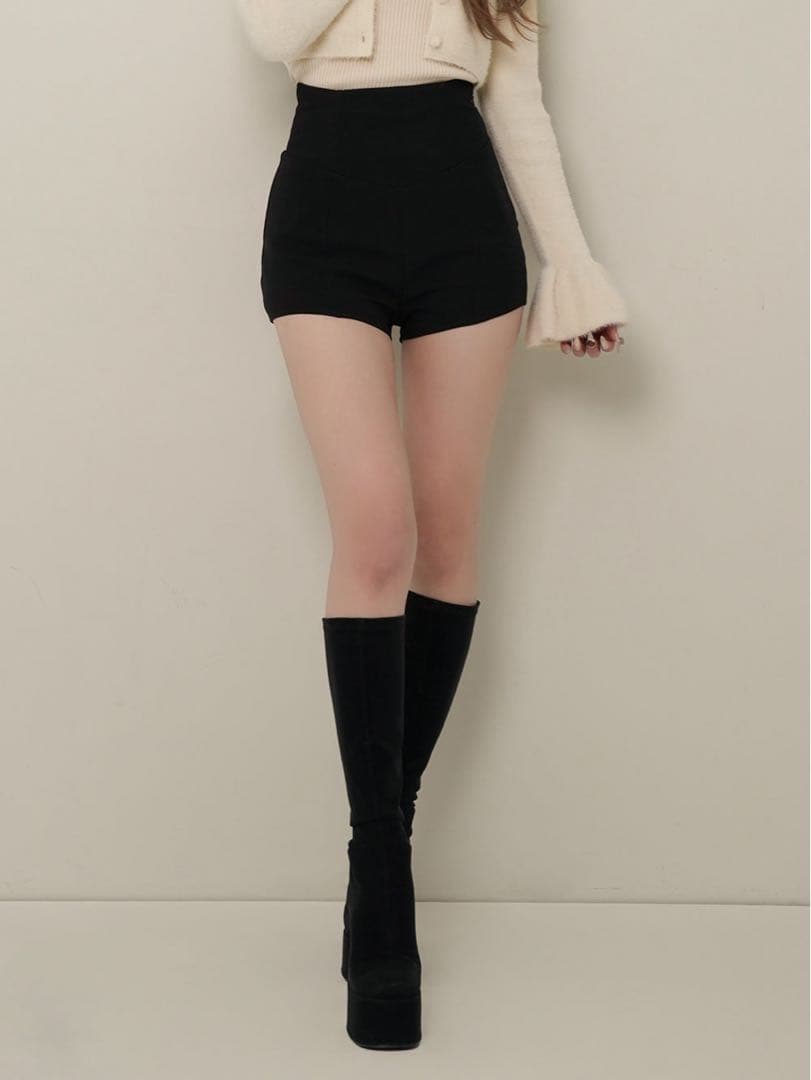 ダーリッチ　美シルエットショートパンツ　ブラック