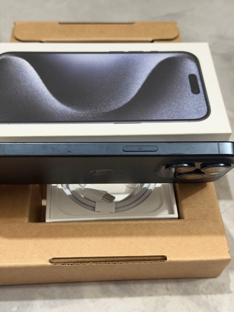 Apple iPhone 15 Pro 256GB ブルーチタニウム 本体