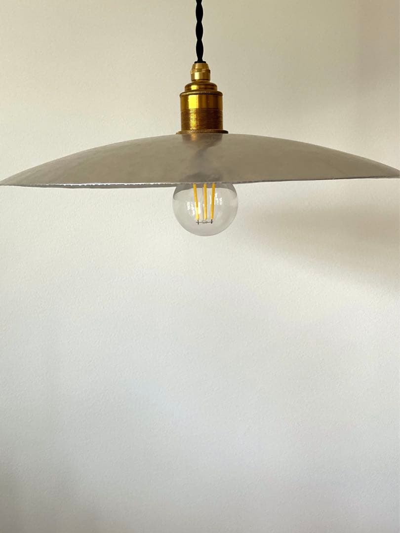 鎚目模様のシェードランプ E26 アルミ、真鍮シーリングカップ付 toolbox