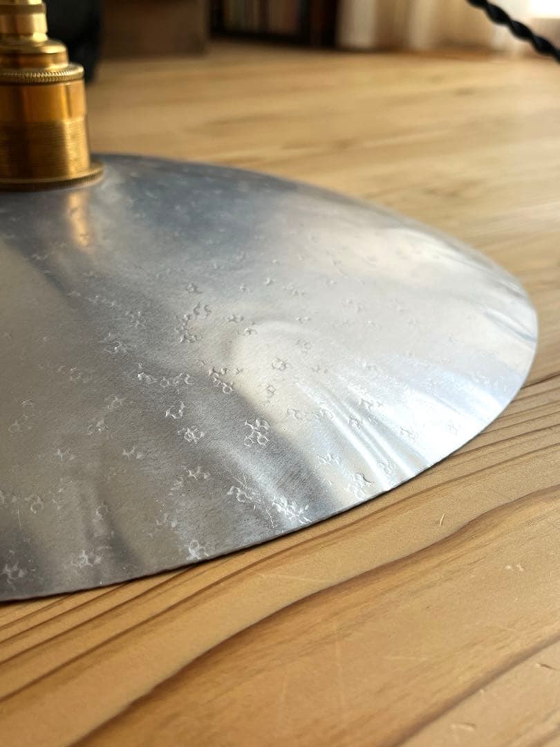 鎚目模様のシェードランプ E26 アルミ、真鍮シーリングカップ付 toolbox