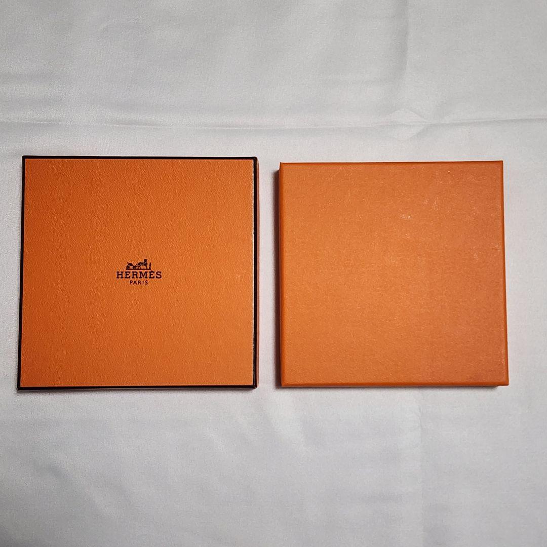 極美品 ★HERMES★ ハンカチ 刺繡 ステッチ Hモチーフ ホワイト 箱付き