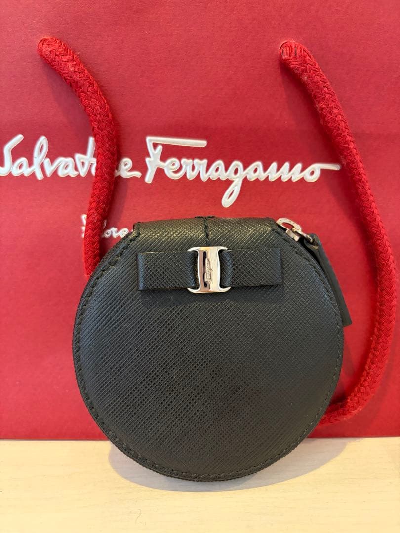 Salvatore Ferragamo ケース ブラック