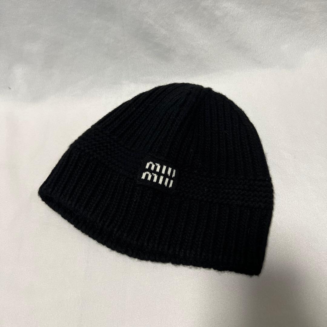 miumiuミュウミュウ　カシミヤ混 ロゴジャガードビーニー 5HC311