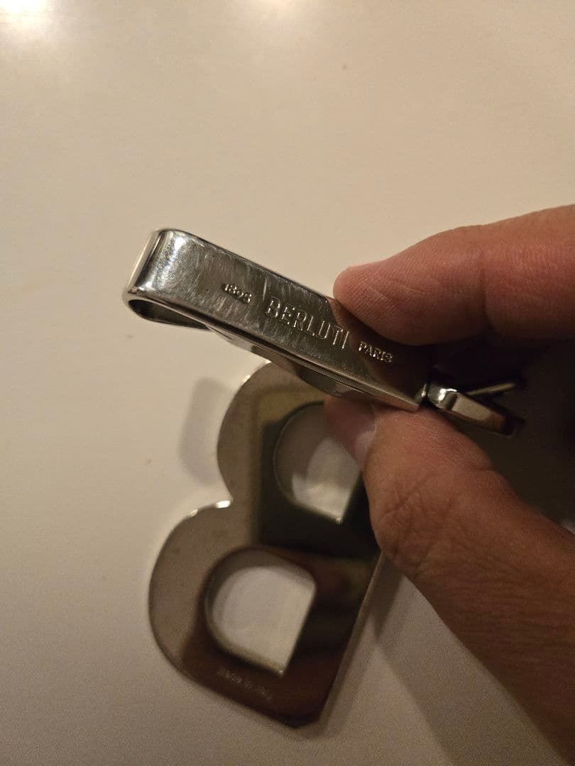 Berluti バックチャーム Bロゴ キーホルダー