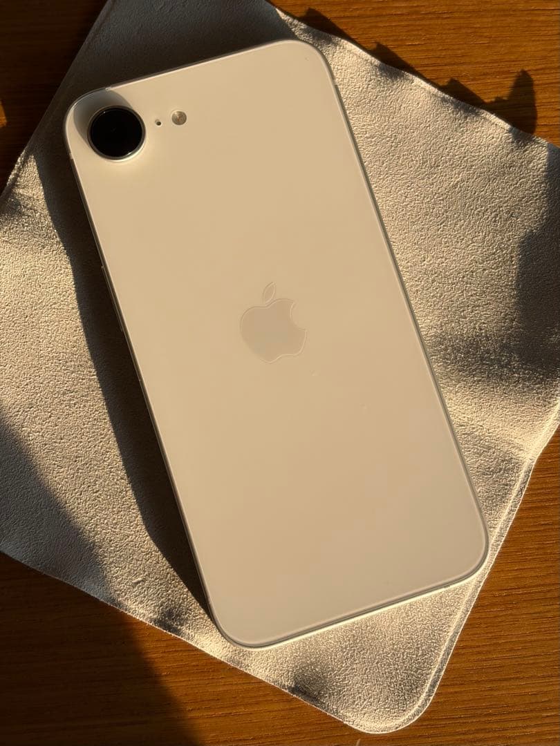 ほぼ未使用 iPhone 16e アメリカ版 128GB ホワイト 本体