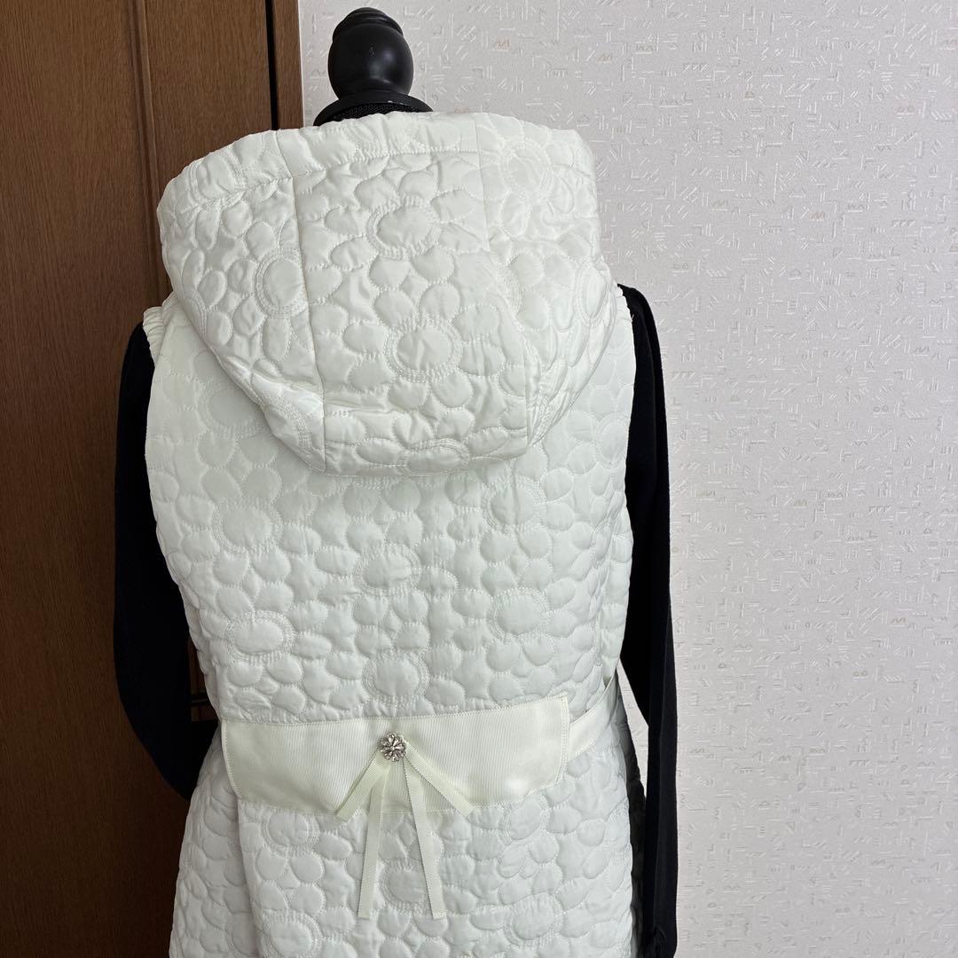 スーパービューティー☆44☆新品タグ付き　フード付きお花型キルティングロングジレ