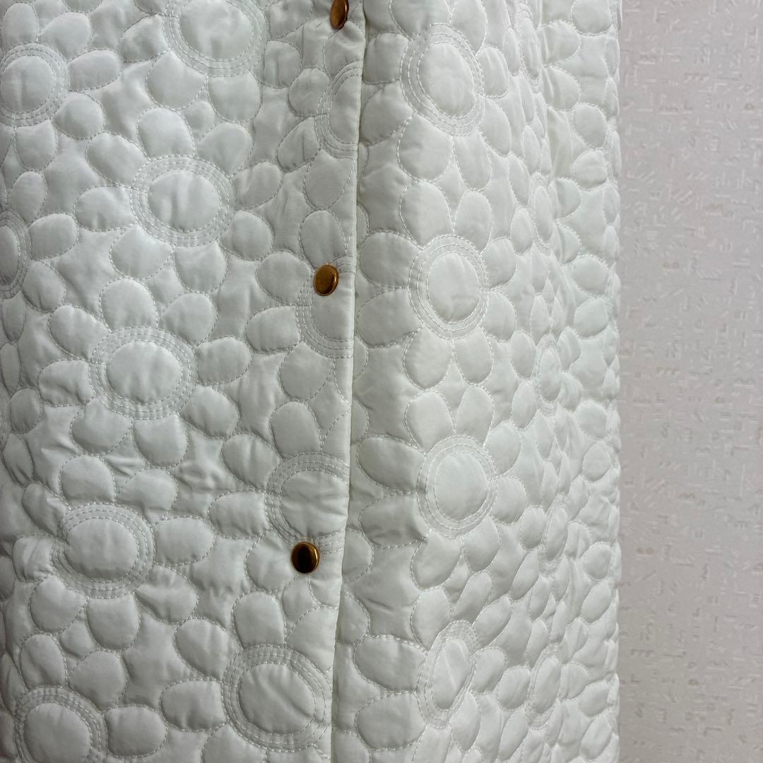 スーパービューティー☆44☆新品タグ付き　フード付きお花型キルティングロングジレ