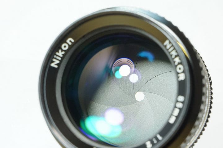 ■人気の単焦点レンズ　Nikon Ai-s NIKKOR 85mm F2