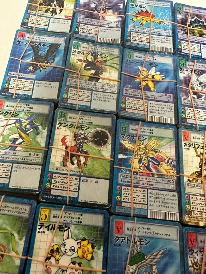 ②　旧デジモンカード　約２０００枚　デジモン