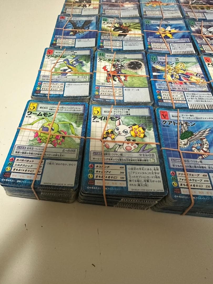 ②　旧デジモンカード　約２０００枚　デジモン