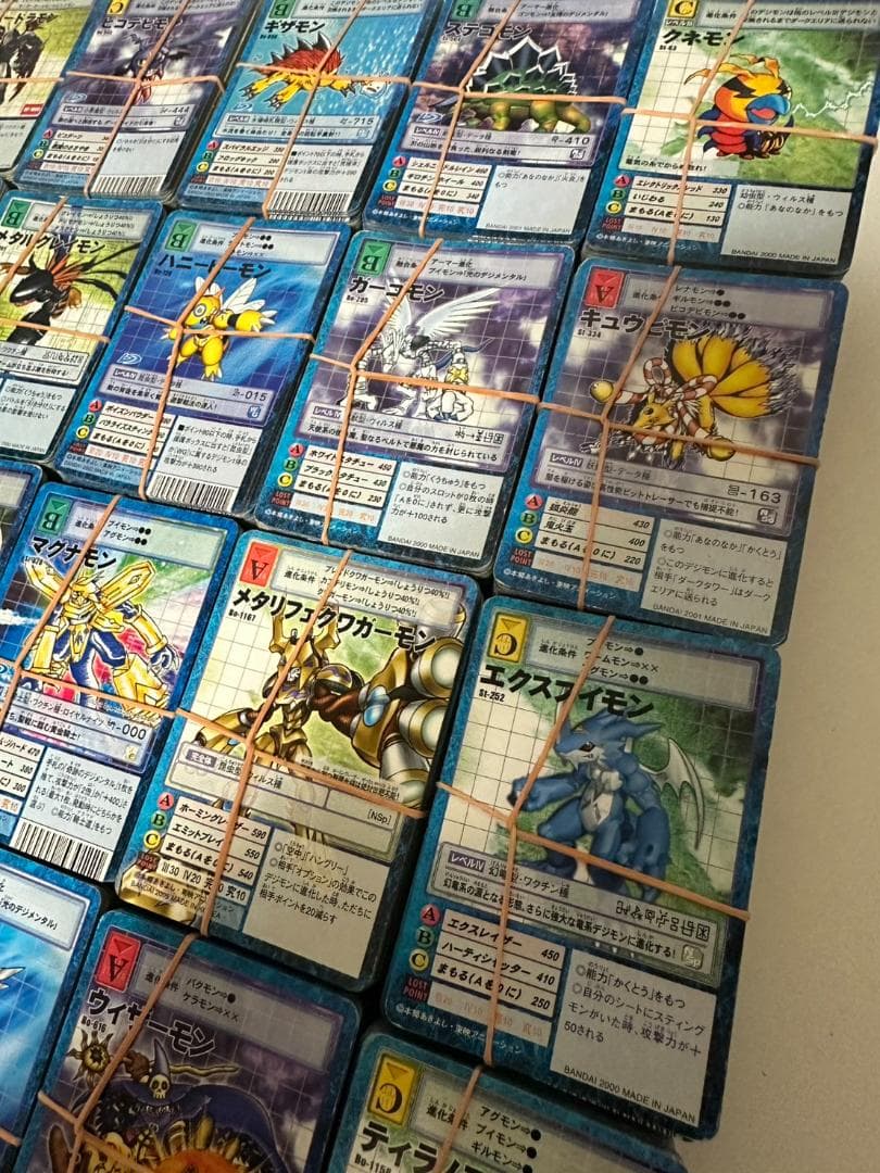 ②　旧デジモンカード　約２０００枚　デジモン
