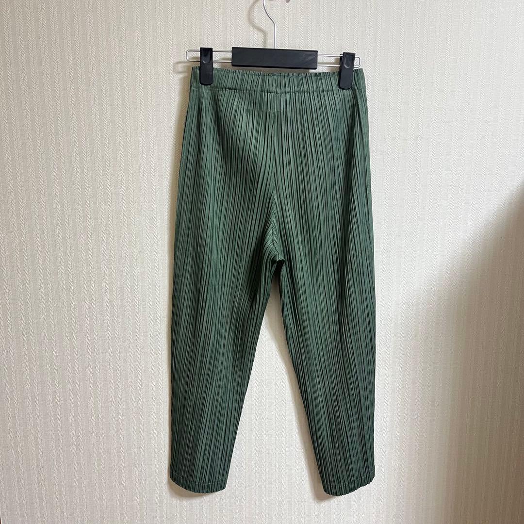 PLEATSPLEASE イッセイミヤケ クロップドパンツ　モスグリーン　2