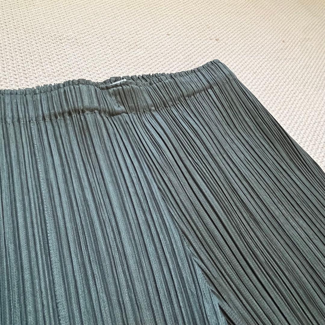 PLEATSPLEASE イッセイミヤケ クロップドパンツ　モスグリーン　2