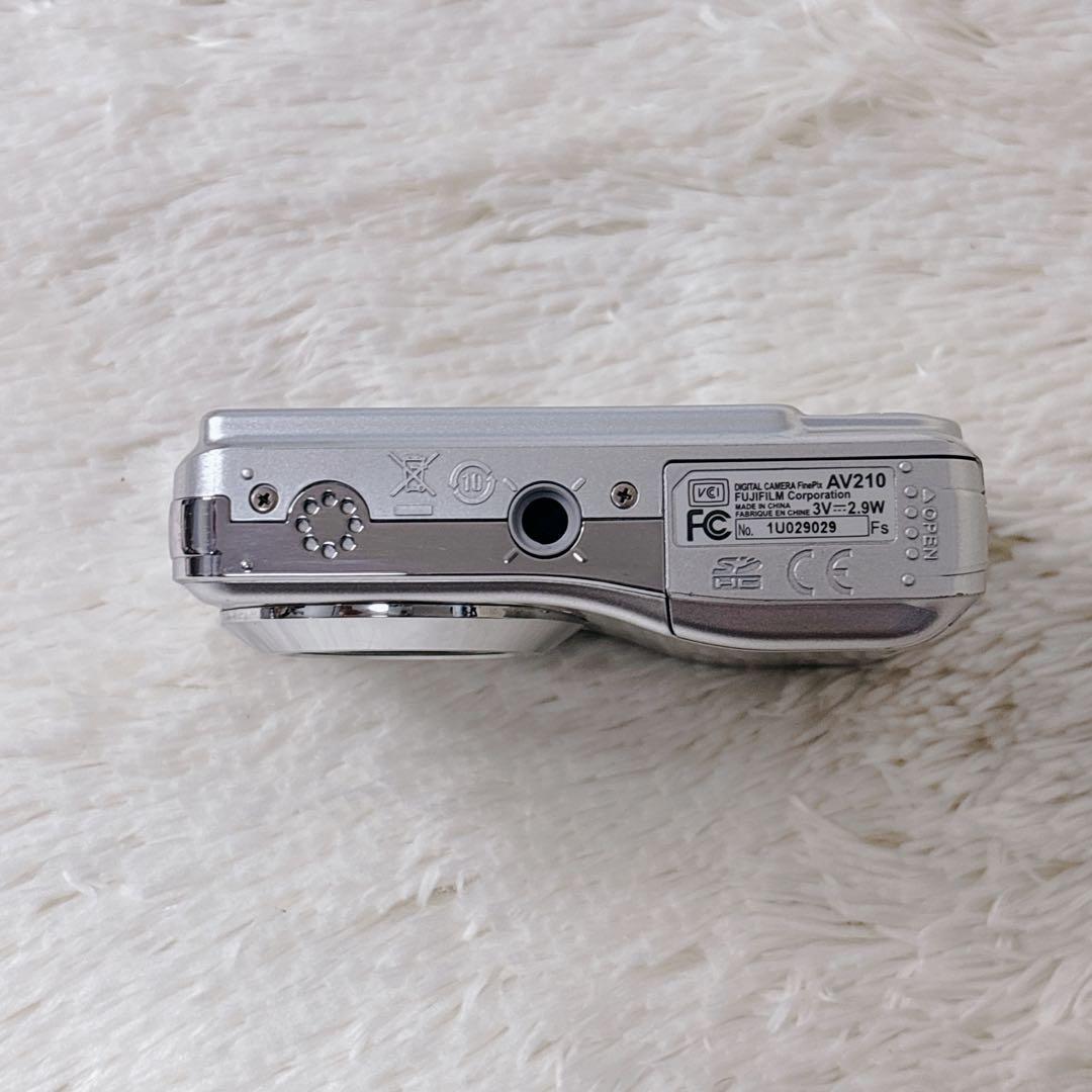 ✨美品✨FUJIFILM FinePix AV200 シルバー 単三電池式