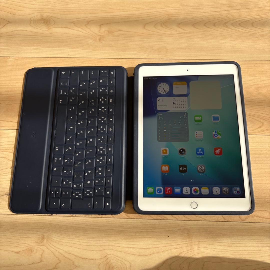 iPad（第8世代）32GB キーボードケース、充電アダプタ、コード付き