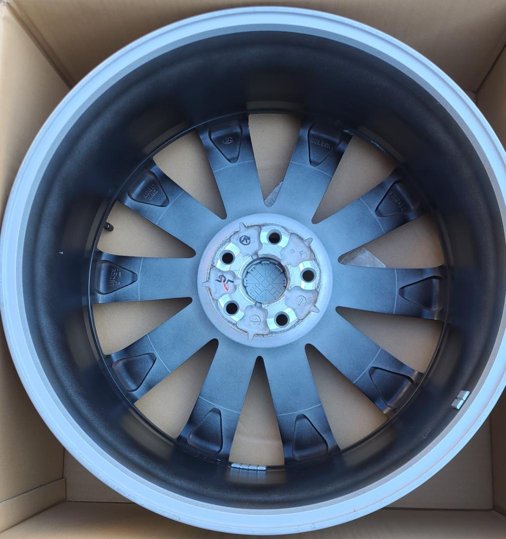 TOYOTA　クラウンスポーツ　純正アルミホイール（へっぷりボーイ）