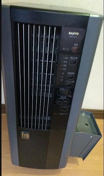 コンセントですぐ使えすぐ暖まる移動簡単　サンヨー冷暖風機　除湿や送風機能あり