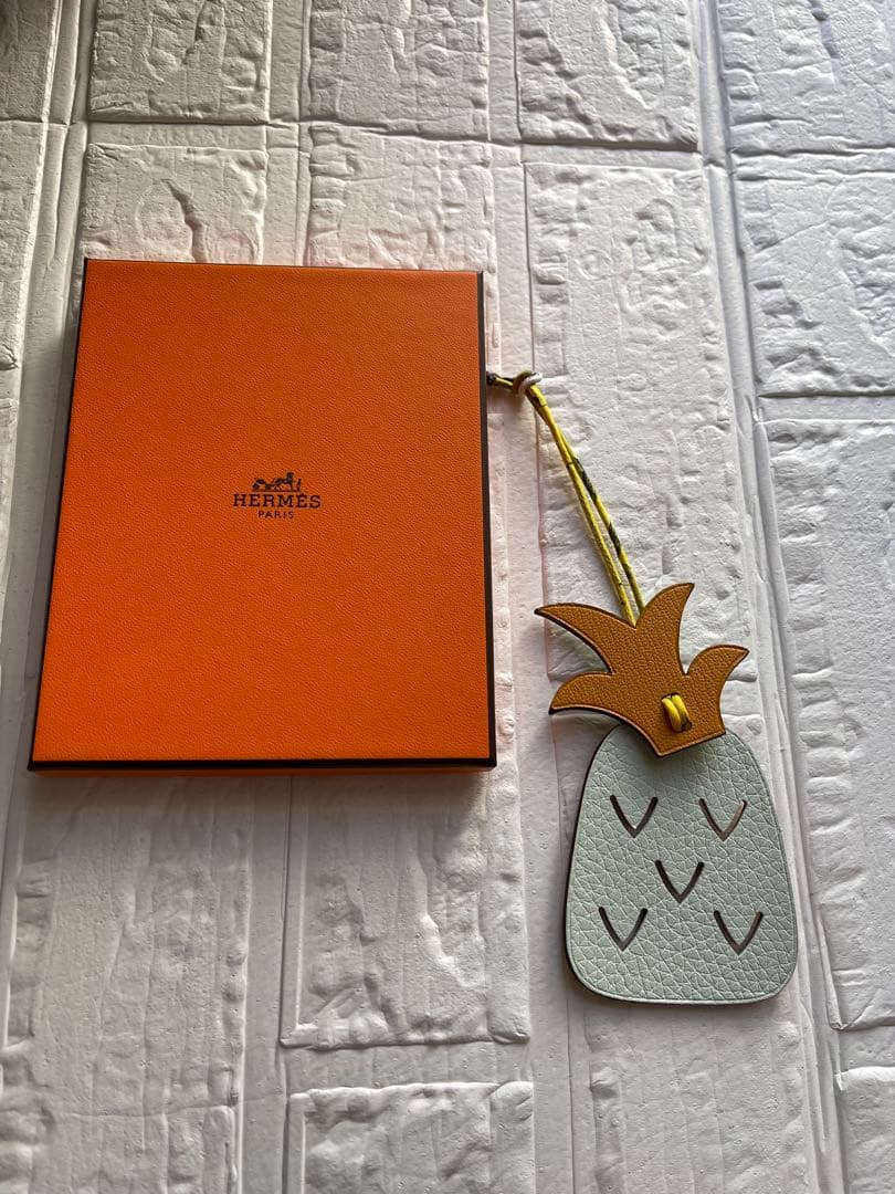 HERMES ❤️プティアッシュ❤️パイナップル型レザーチャーム