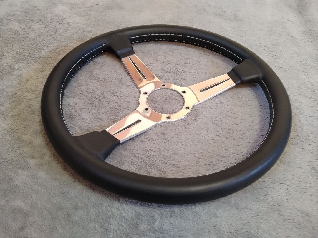 まある　プロフ欄　ナルディ　クラシック　革張り替え依頼品