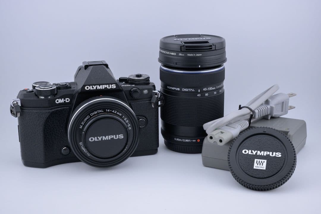 デジタルカメラ OLYMPUS E-M5 MarkII + 14-42mm + 40-150mm