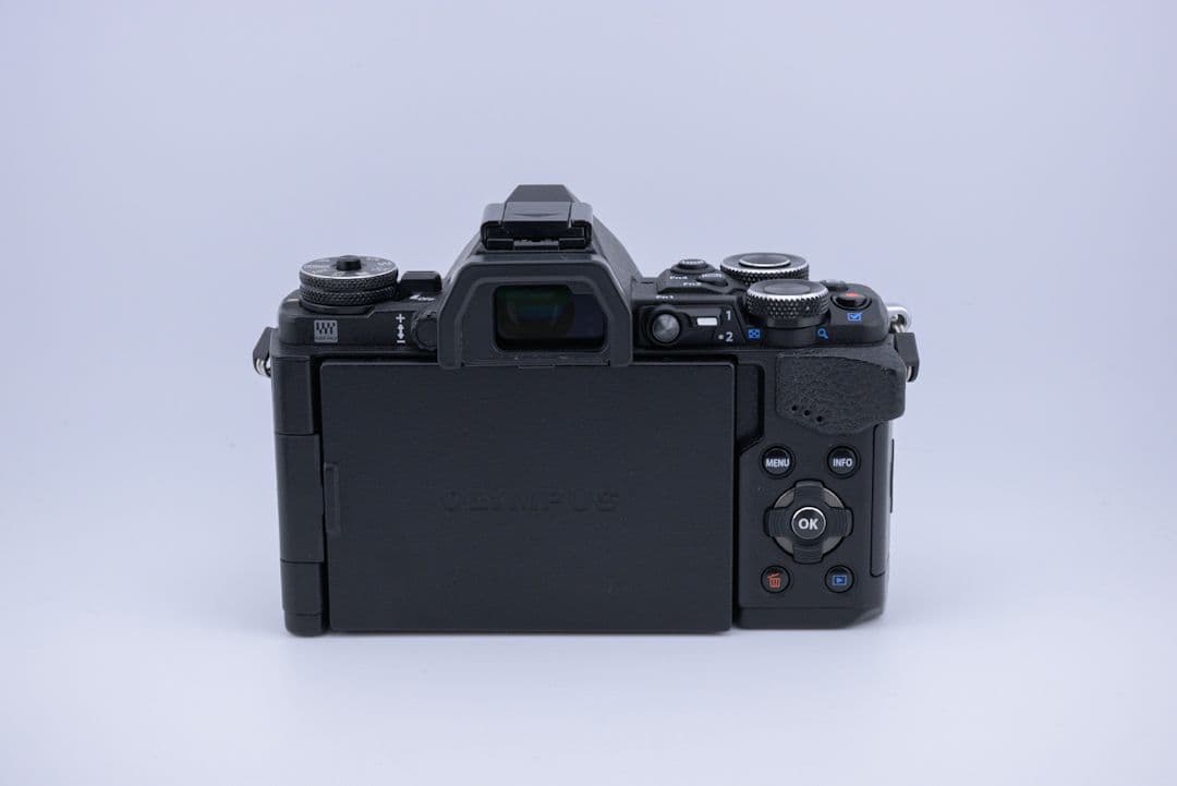 デジタルカメラ OLYMPUS E-M5 MarkII + 14-42mm + 40-150mm
