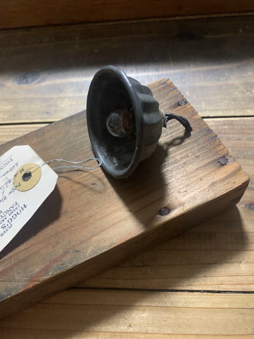 ① 古道具 アンティーク雑貨 古材とミニモールドのランプ