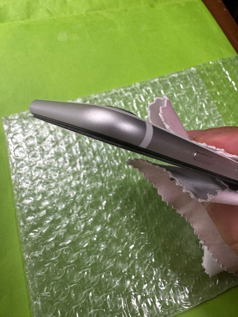 iPhone SE2 128GB ホワイト simフリー 画面キズ有 その他美品