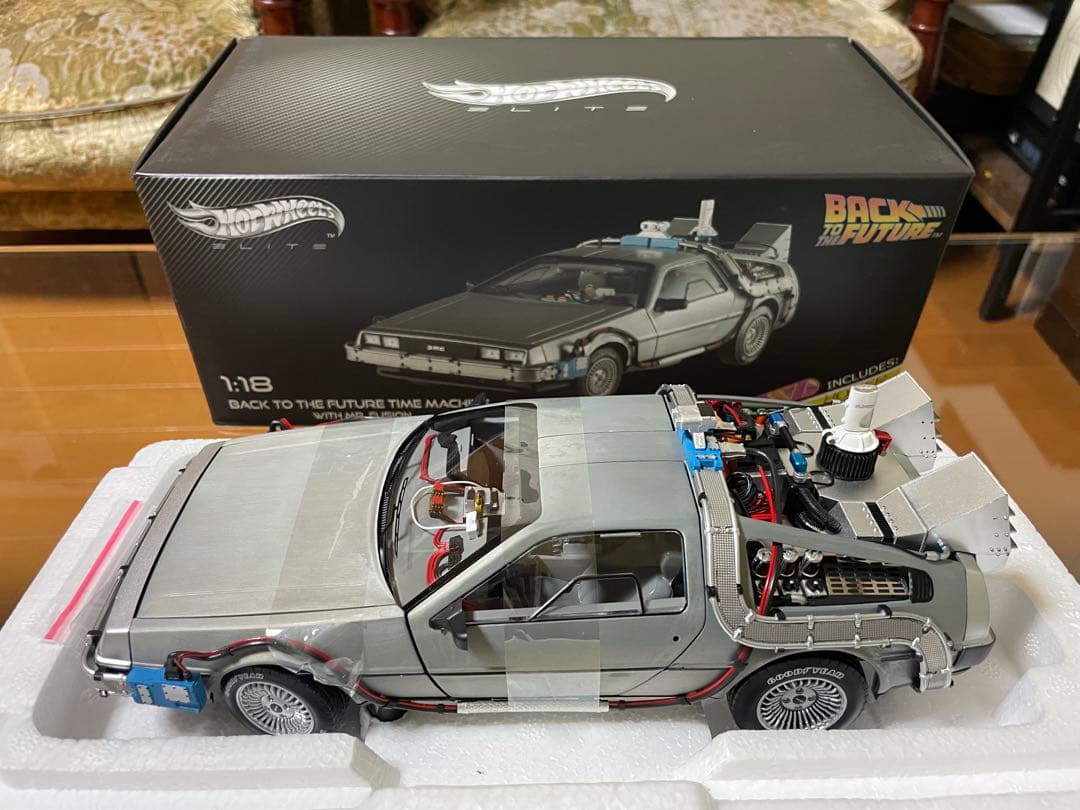 価格変更1/18 ホットウィール バックトゥーザフューチャー デロリアン未展示品