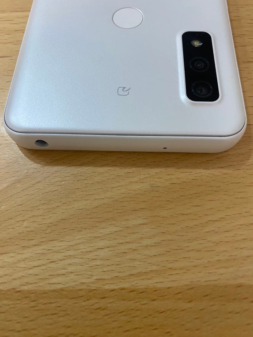 docomo arrows F-51B ホワイト