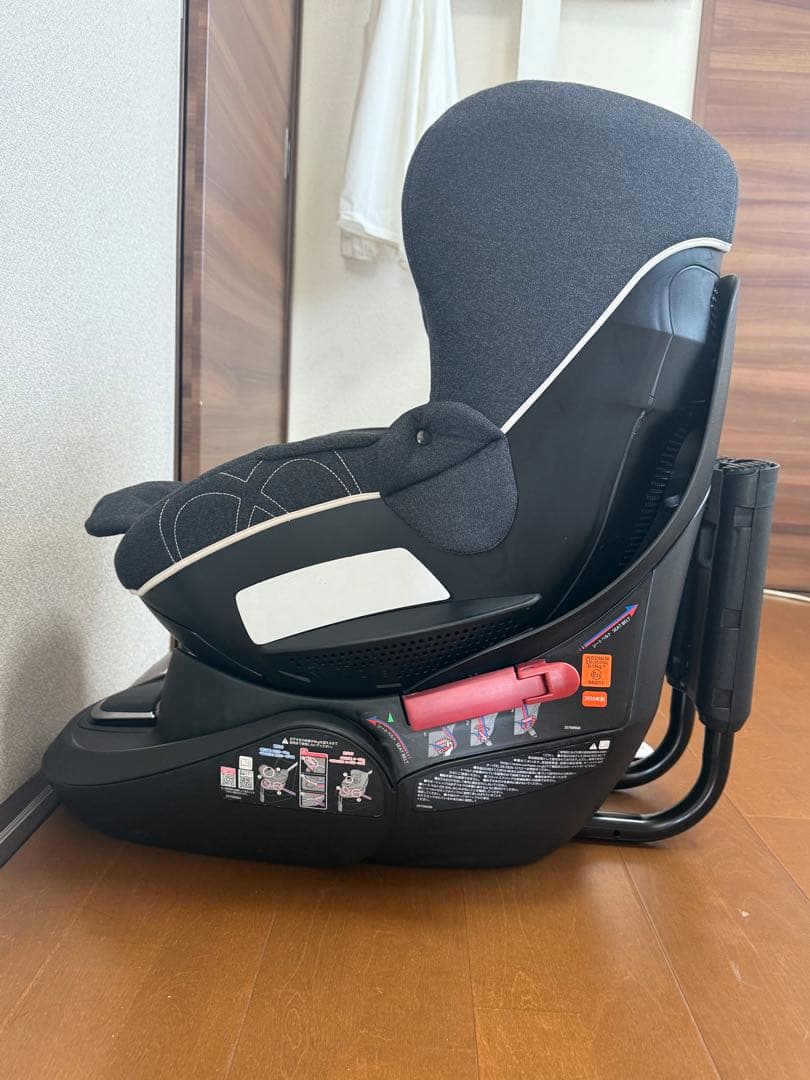 美品 AILEBEBE チャイルドシート ブラック KURUTO4S エールべべ