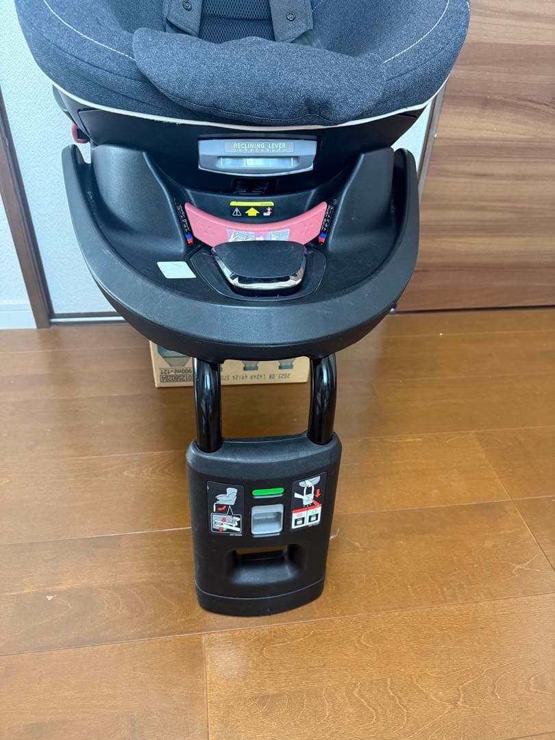 美品 AILEBEBE チャイルドシート ブラック KURUTO4S エールべべ