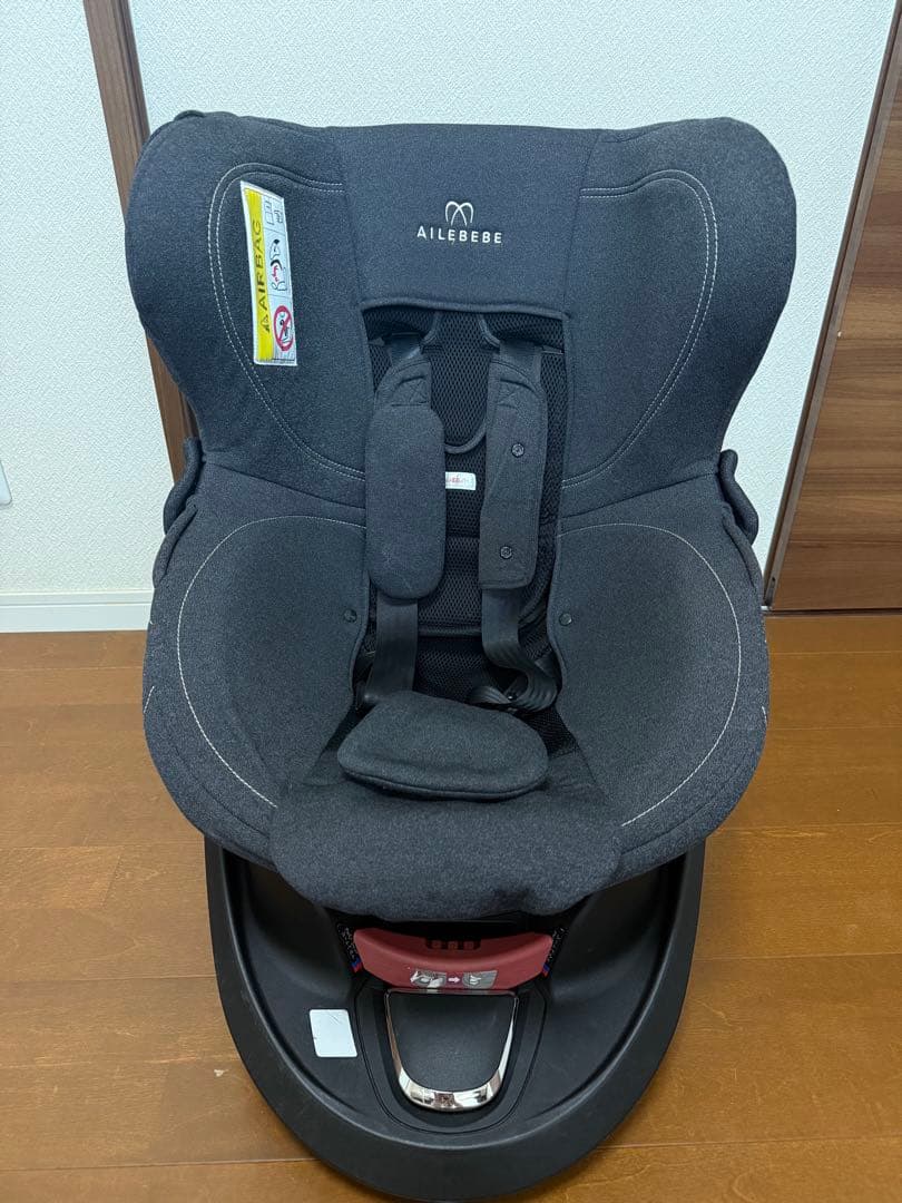 美品 AILEBEBE チャイルドシート ブラック KURUTO4S エールべべ