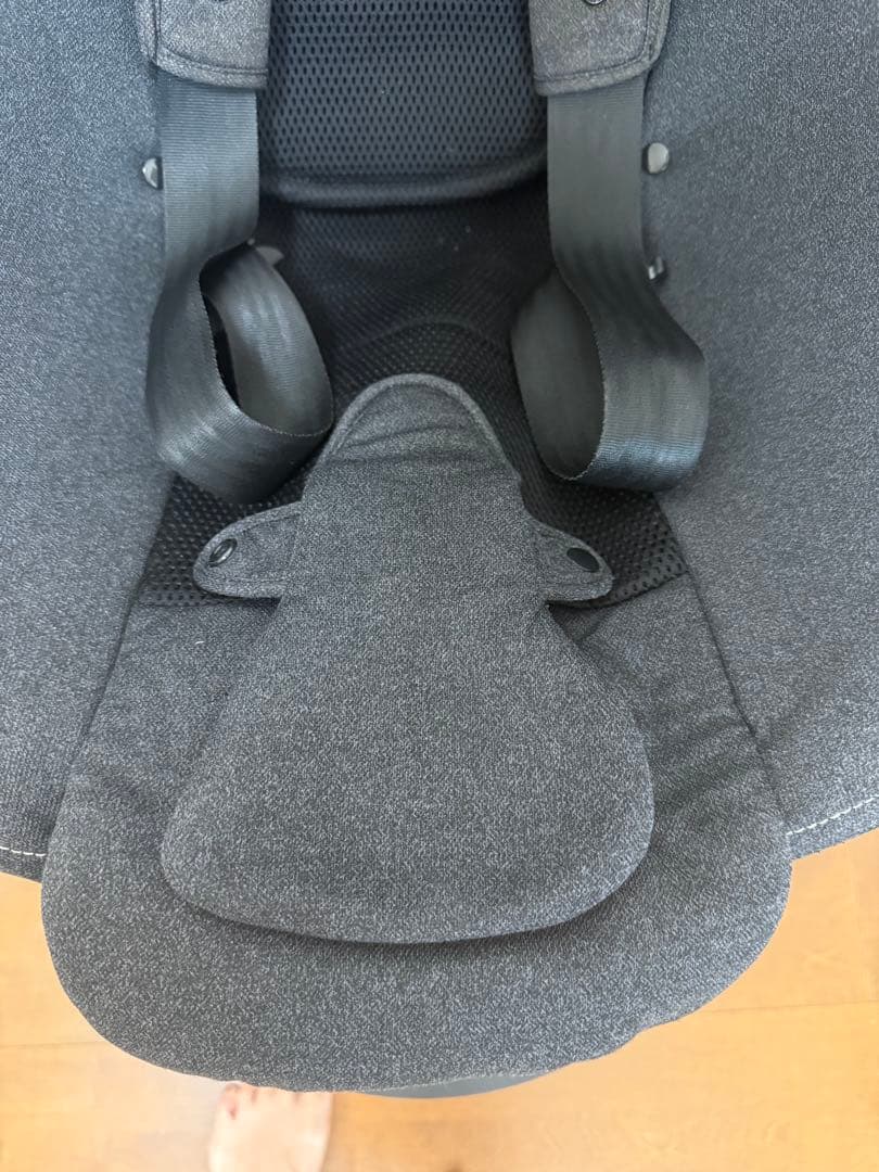 美品 AILEBEBE チャイルドシート ブラック KURUTO4S エールべべ